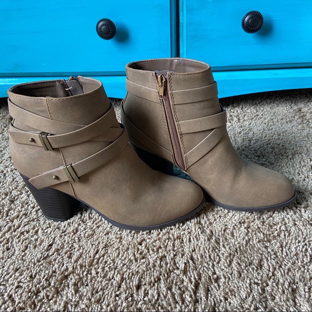 Size 8 Double Harness Ankle Booties